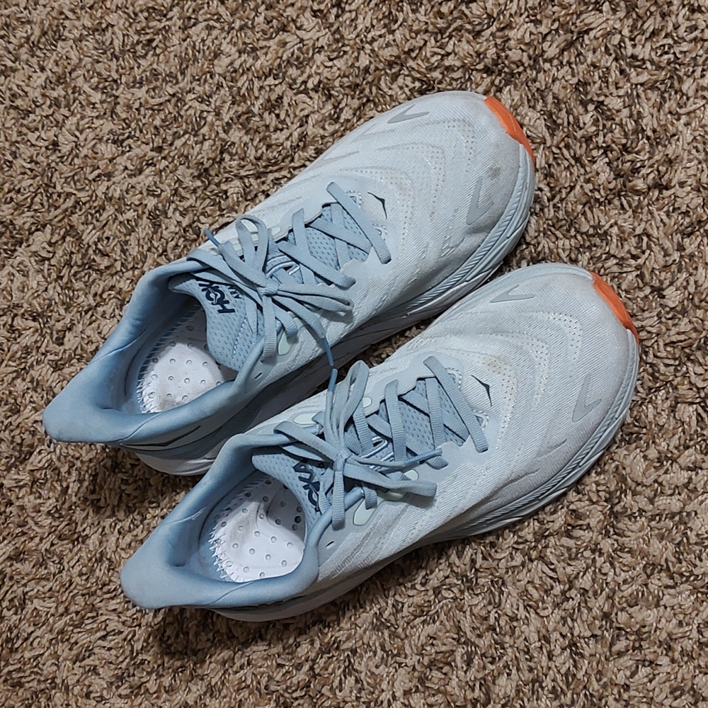 Hokas